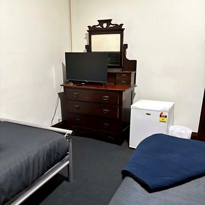Ensuite motel room at The Top Pub Rosebery