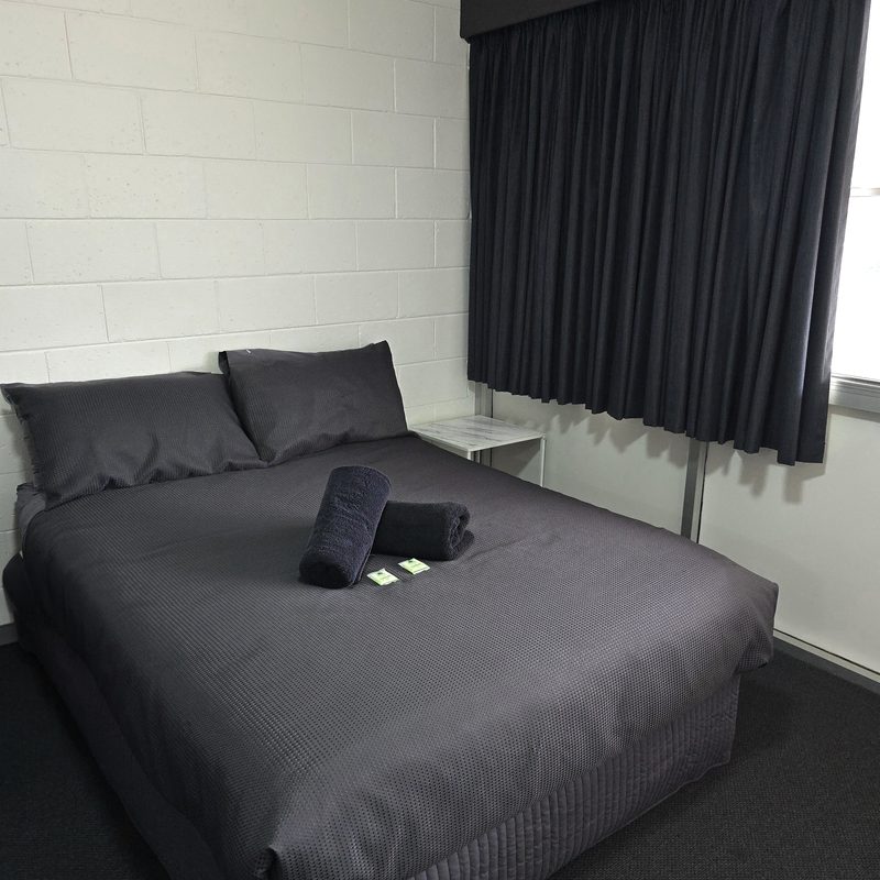 Ensuite Unit at The Top Pub Rosebery