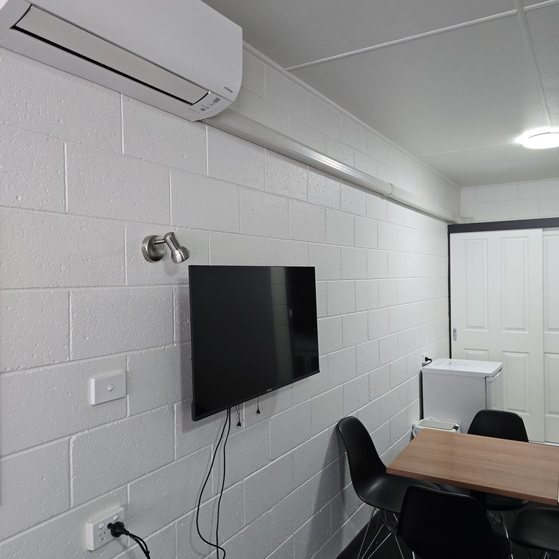 Ensuite Unit at The Top Pub Rosebery